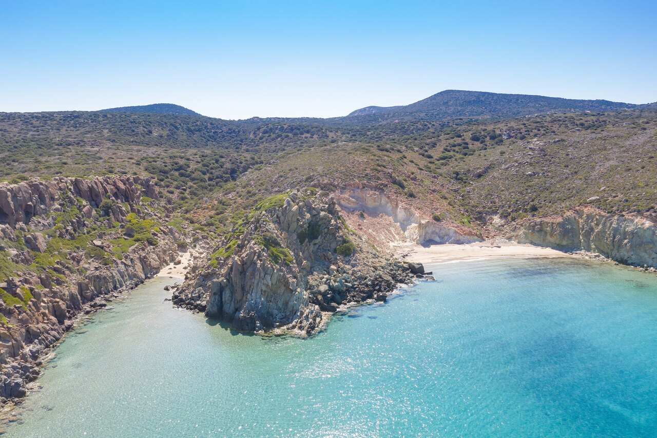 Milos travel